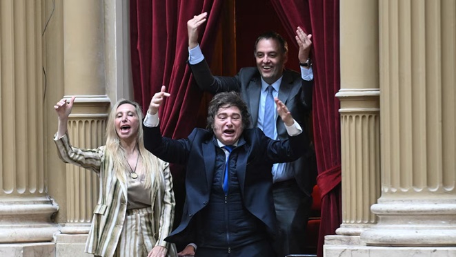 Con la presencia de Milei, juraron los nuevos diputados en el Congreso y Martín Menem fue reelecto como presidente de la Cámara